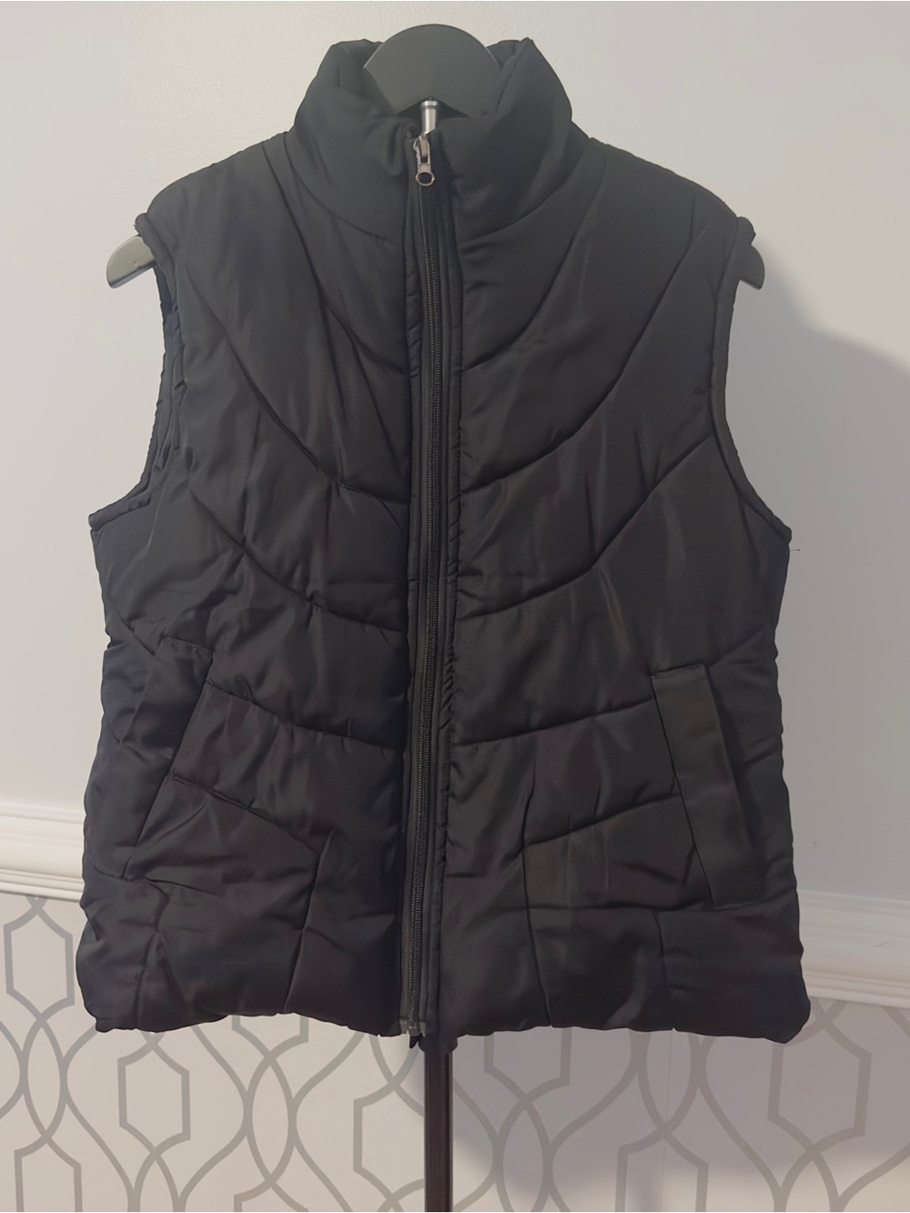 KC Collections Black Woman's Puffer Vest SZ L Zip Front 2 Pocket Quilted Sleevel